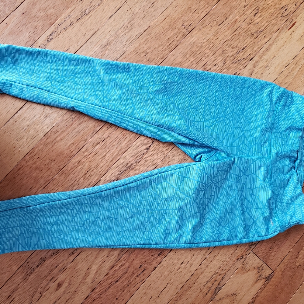 Blue athletic crop leggings